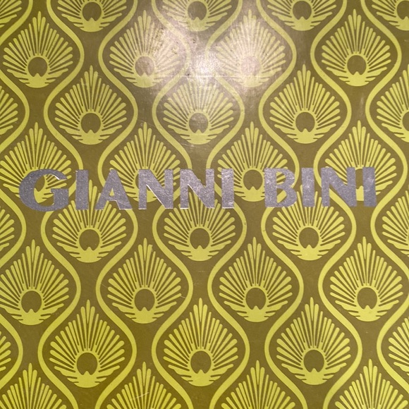 Gianni Bini white heels excellent condition in box - Picture 11 of 11